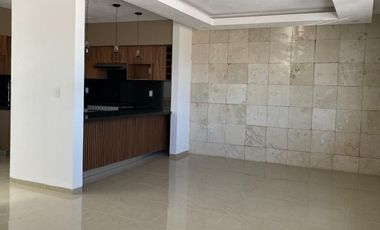 Casa en venta en coto Alpes en Vistas Altozano de 3 Niveles