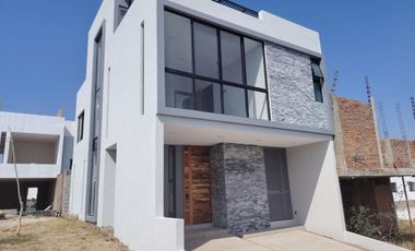 Casa en Venta Senderos Monte Verde en Esquina con Roof Top en Coto con Alberca
