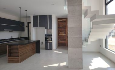 Casa en Venta Senderos Monte Verde en Esquina con Roof Top en Coto con Alberca