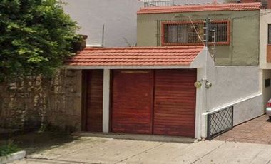 CASA EN VENTA EN CIUDAD DEL SOL, IDEAL REMODELAR U OFICINAS