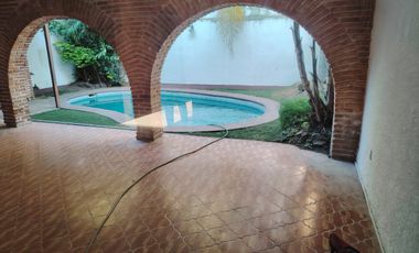 CASA EN VENTA EN CIUDAD DEL SOL, IDEAL REMODELAR U OFICINAS