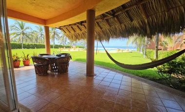 Venta de preciosa Villa en Playa Blanca, Zihuatanejo, Gro. Frente al mar. Complejo exclusivo de lujo