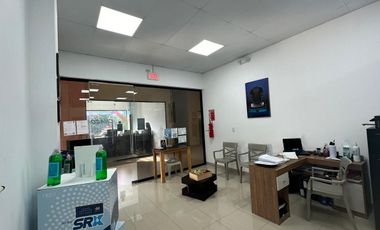 Local comercial en centro comercial Laguna plaza