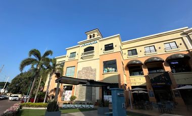 Local comercial en centro comercial Laguna plaza