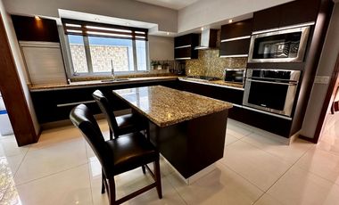 CASA DE LUJO EN VENTA, FRACC EL MANANTIAL