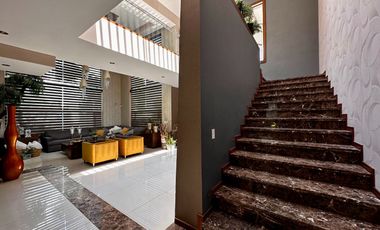CASA DE LUJO EN VENTA, FRACC EL MANANTIAL
