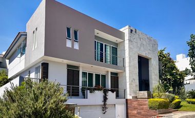 CASA DE LUJO EN VENTA, FRACC EL MANANTIAL