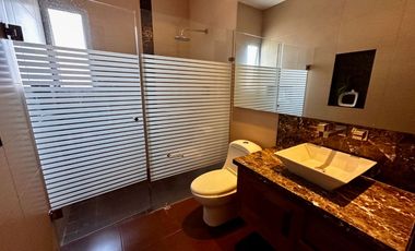 CASA DE LUJO EN VENTA, FRACC EL MANANTIAL