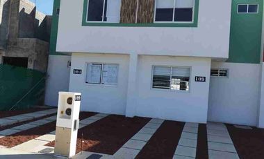 VENTA DE CASA ECONOMICA CON ALBERCA EN TULANCINGO DE 2 PISOS