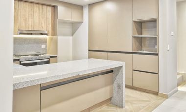 VENTA DE CASA, EN EL EXCLUSIVO FRACCIONAMIENTO SANTA BARBARA, SÚPER CÉNTRICA