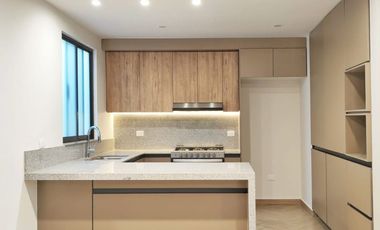 VENTA DE CASA, EN EL EXCLUSIVO FRACCIONAMIENTO SANTA BARBARA, SÚPER CÉNTRICA