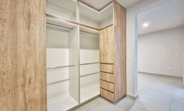 VENTA DE CASA, EN EL EXCLUSIVO FRACCIONAMIENTO SANTA BARBARA, SÚPER CÉNTRICA