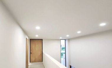 VENTA DE CASA, EN EL EXCLUSIVO FRACCIONAMIENTO SANTA BARBARA, SÚPER CÉNTRICA