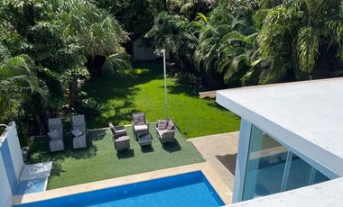 Casa con jardín y alberca privada, en venta, Playacar Fase II, Playa del Carmen.