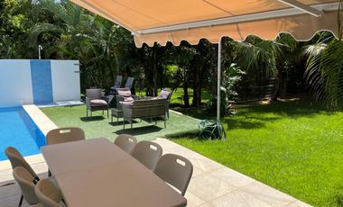 Casa con jardín y alberca privada, en venta, Playacar Fase II, Playa del Carmen.