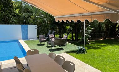 Casa con jardín y alberca privada, en venta, Playacar Fase II, Playa del Carmen.