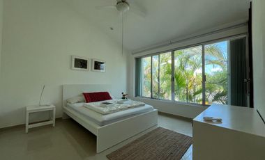Casa con jardín y alberca privada, en venta, Playacar Fase II, Playa del Carmen.