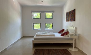Casa con jardín y alberca privada, en venta, Playacar Fase II, Playa del Carmen.