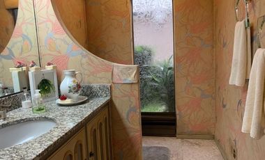 VENTA BONITA CASA 4 RECAMARAS Y JARDIN EN BOSQUES DE LAS LOMAS