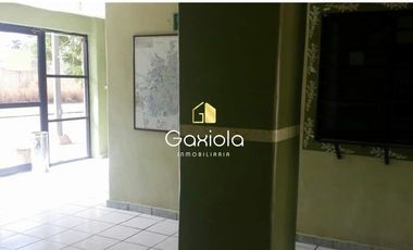 Se VENDE Edificio actualmente funcionando como hotel, es ideal para departamentos, ubicado cerca de la escuela de Veterinaria