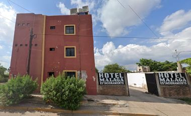 Se VENDE Edificio actualmente funcionando como hotel, es ideal para departamentos, ubicado cerca de la escuela de Veterinaria