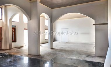 Leon Propiedades vende Gran casa en parcela de 20 ha. en Sector Cuyuncavi, Curacaví.