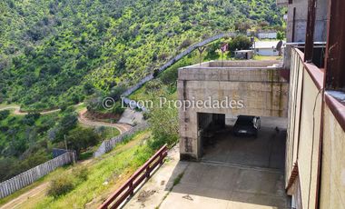 Leon Propiedades vende Gran casa en parcela de 20 ha. en Sector Cuyuncavi, Curacaví.