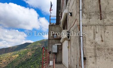 Leon Propiedades vende Gran casa en parcela de 20 ha. en Sector Cuyuncavi, Curacaví.