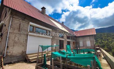 Leon Propiedades vende Gran casa en parcela de 20 ha. en Sector Cuyuncavi, Curacaví.