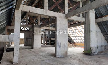 Leon Propiedades vende Gran casa en parcela de 20 ha. en Sector Cuyuncavi, Curacaví.