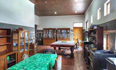 Leon Propiedades vende Gran casa en parcela de 20 ha. en Sector Cuyuncavi, Curacaví.