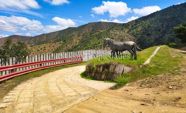 Leon Propiedades vende Gran casa en parcela de 20 ha. en Sector Cuyuncavi, Curacaví.