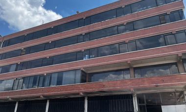 EDIFICIO Y GALPONES COMERCIALES DE VENTA / ARRIENDO EN LA KENNEDY QUITO NORTE!!
