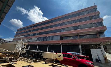 EDIFICIO Y GALPONES COMERCIALES DE VENTA / ARRIENDO EN LA KENNEDY QUITO NORTE!!