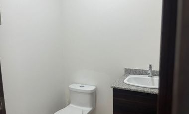 Venta de consultorio en clínica zona sur Manta