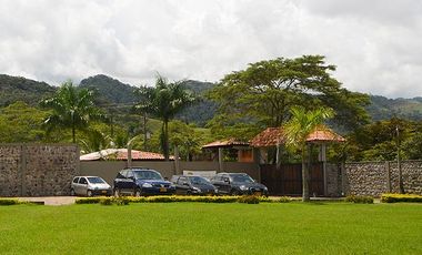 BIENVENIDOS ALQUILO HERMOSA FINCA LA ENCANTADA LLAMANOS AL3006935475 TE ESPERAMOS VEN A COMPARTIR.