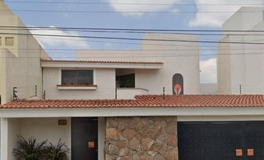 Espectacular casa en venta en Lomas 3a Seccion (Habitacion en planta baja)