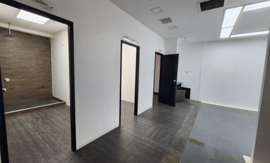 Puerto Santa Ana, Se Alquila Local Comercial