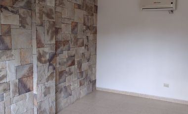 bodega 160m2 céntrica en Av. independencia frenta a Soriana