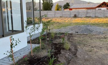 Parcela con casa estilo mediterránea