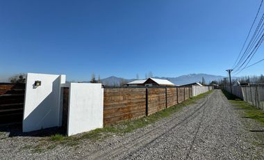 Parcela con casa estilo mediterránea