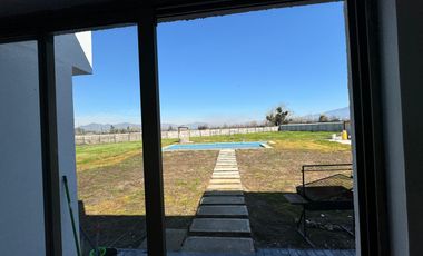 Parcela con casa estilo mediterránea