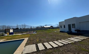 Parcela con casa estilo mediterránea