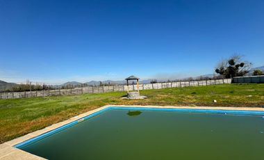 Parcela con casa estilo mediterránea