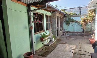 Dos casas se venden en Recoleta cerca del Metro Zapadores