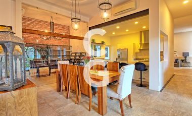 Casa en Venta en Cancún en Residencial Campestre con Alberca y Cava de Vinos