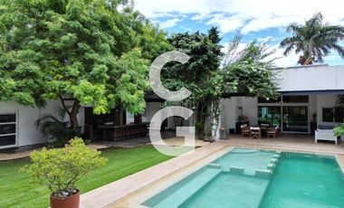 Casa en Venta en Cancún en Residencial Campestre con Alberca y Cava de Vinos