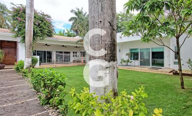 Casa en Venta en Cancún en Residencial Campestre con Alberca y Cava de Vinos