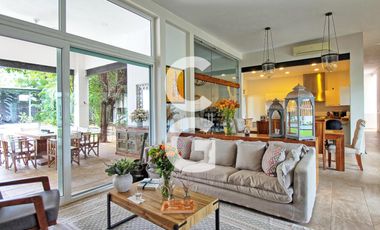 Casa en Venta en Cancún en Residencial Campestre con Alberca y Cava de Vinos