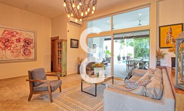 Casa en Venta en Cancún en Residencial Campestre con Alberca y Cava de Vinos